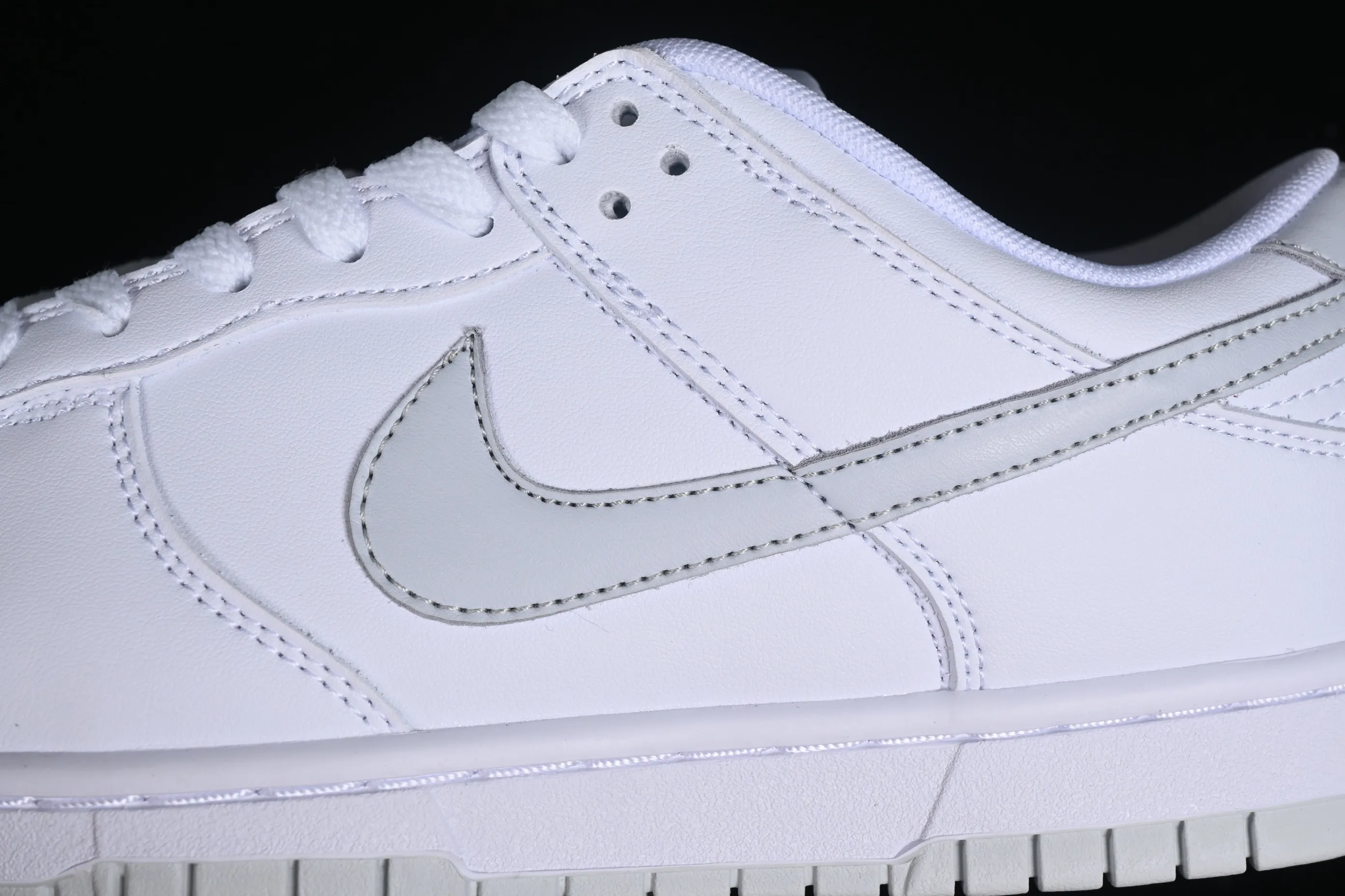 All Categories Nk SB Dunk Series Nk SB Dunk Low Low-top sneakers Nk SB Dunk Low All-white color Low-top casual sports skateboard shoes DV0831-101